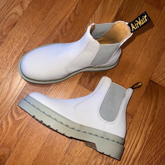 Dr Marten Chelsea boot - Picture 3 of 9